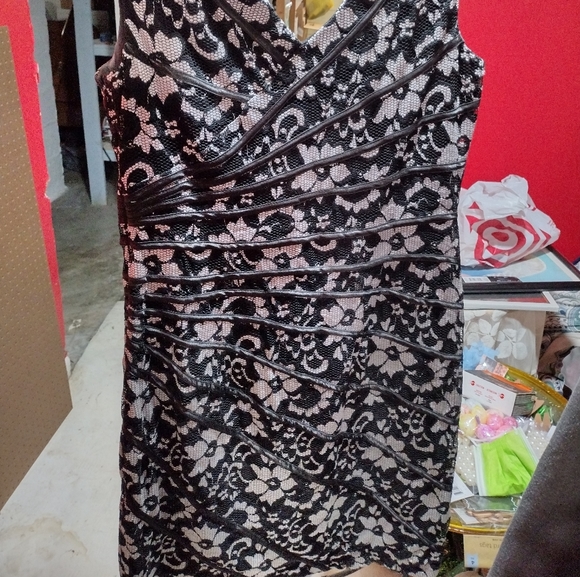 S. L. Fashions dress - Picture 3 of 3